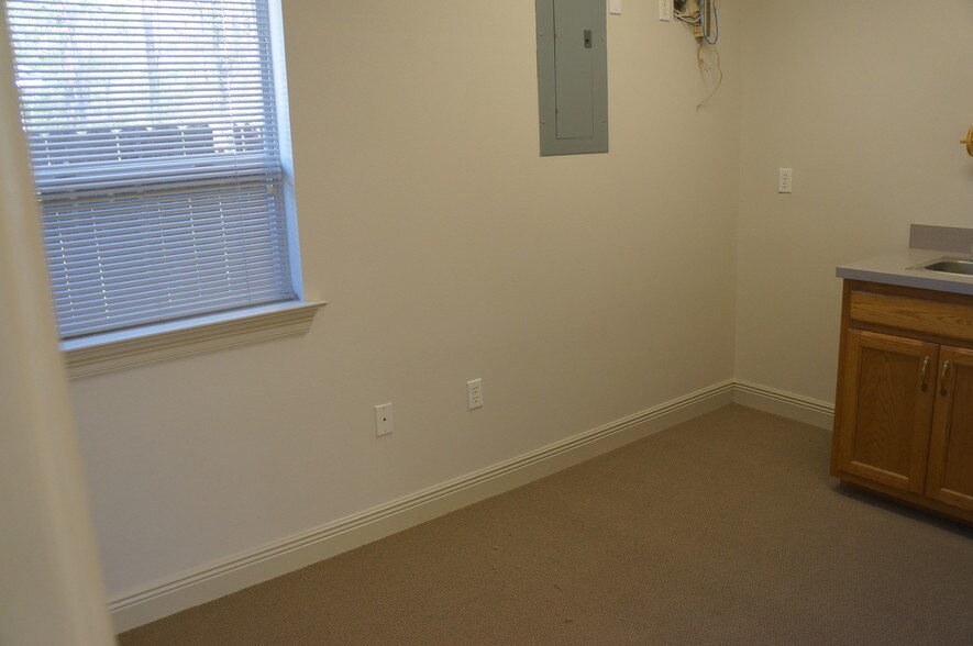 More Photos Of 801 Asbury Dr, Mandeville Office For Lease