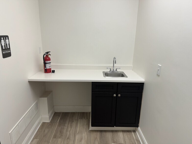 More Photos Of 8155 Annsbury Dr, Utica Office For Lease