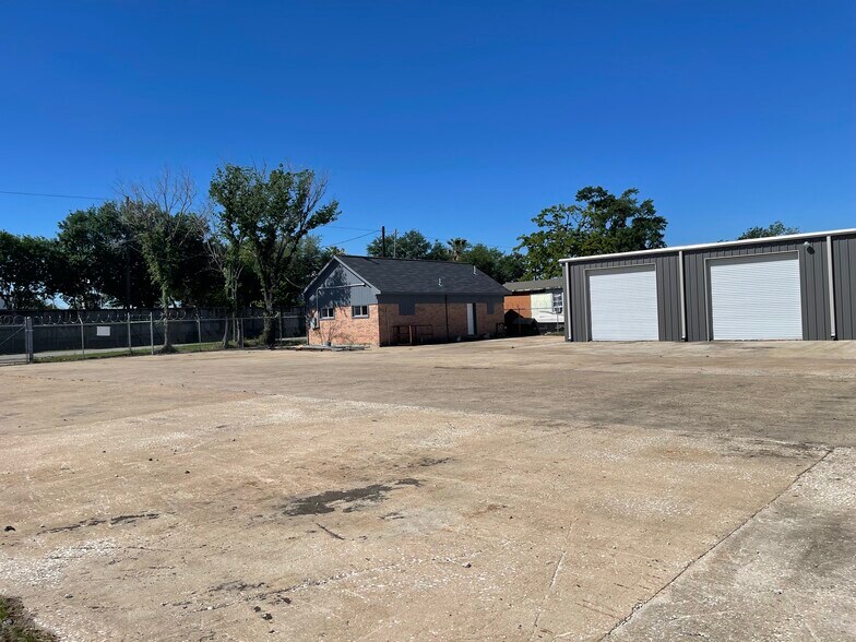 More Photos Of 1222 Frankie St, Houston Warehouse For Sale