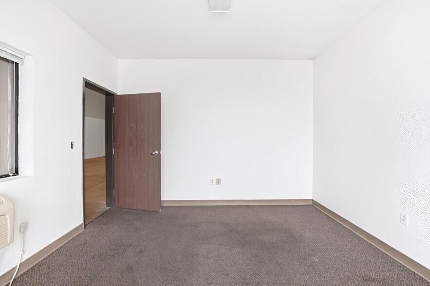 More Photos Of 2200-2248 MaryAnne Dr, Turlock Warehouse For Lease