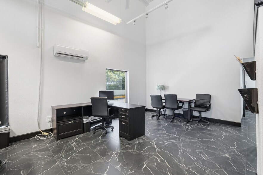 More Photos Of 10812 Gandy Blvd N, Saint Petersburg Medical For Lease