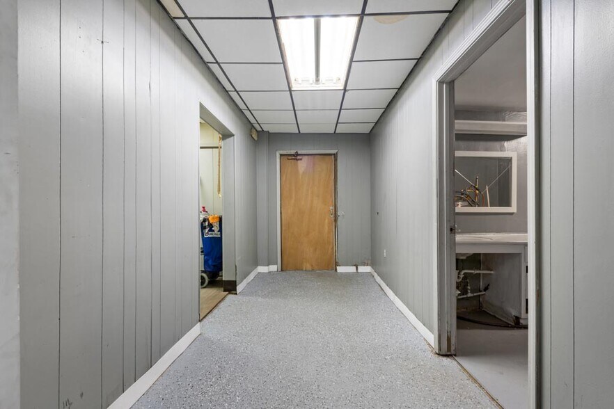 More Photos Of 223 Fearing Blvd, Toledo Freestanding For Lease