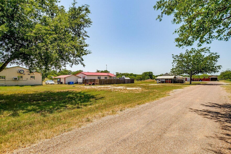 More Photos Of 6212 FM 933, Blum Warehouse For Sale