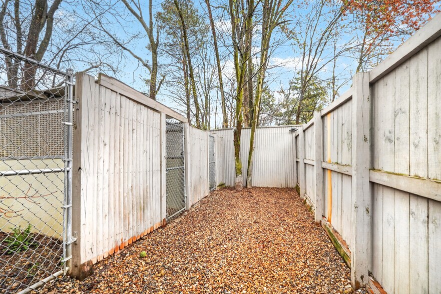 More Photos Of 140 Summer St, Holliston Veterinarian Kennel For Sale