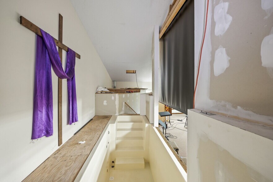 More Photos Of 832 Allardt Hwy, Jamestown Showroom For Sale