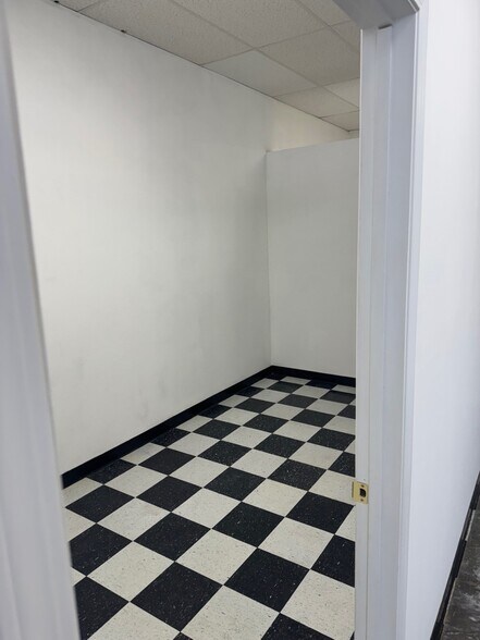 More Photos Of 2309-2319 N Division St, Spokane Freestanding For Lease