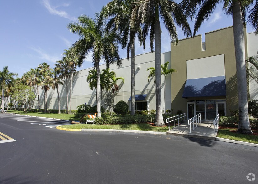 More Photos Of 2000 NW 97th Ave, Doral Warehouse For Lease