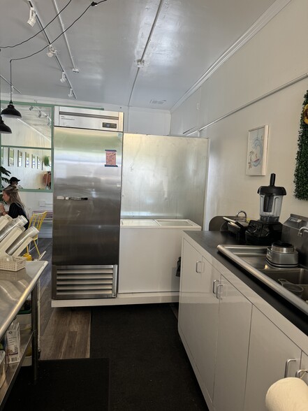 More Photos Of 4477 Gresham St, San Diego General Retail For Lease