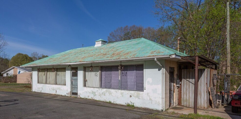 More Photos Of 8286-8294 James Madison Pky, King George Storefront Retail Residential For Sale