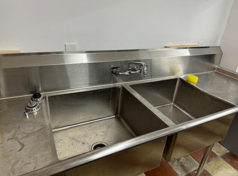 More Photos Of 503 Clark St, Cincinnati Specialty For Sale