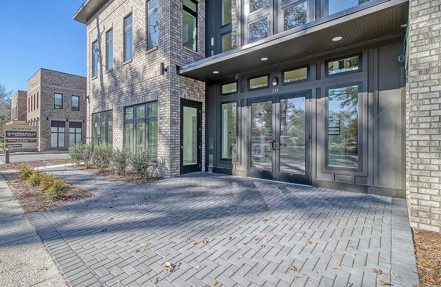More Photos Of 208 N Cedar St, Summerville Office For Sale