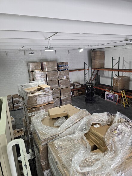 More Photos Of 4650-4698 NW 74th Ave, Miami Warehouse For Lease