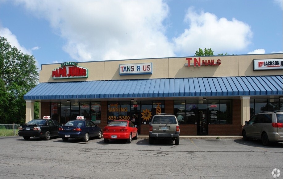 More Photos Of 1225 Snow St, Oxford Freestanding For Lease