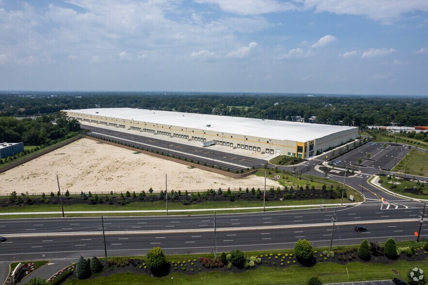 More Photos Of 4259 US-130, Edgewater Park Distribution For Lease