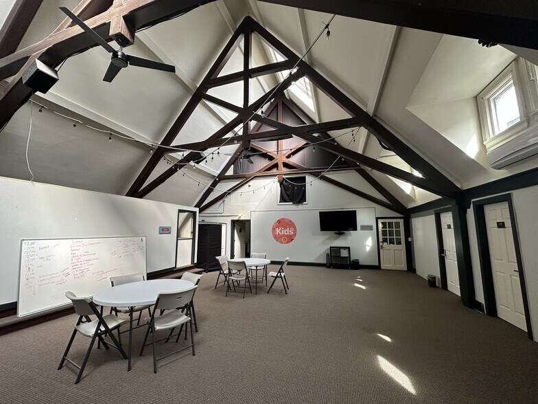 More Photos Of 2308 E Belleview Pl, Milwaukee Specialty For Sale