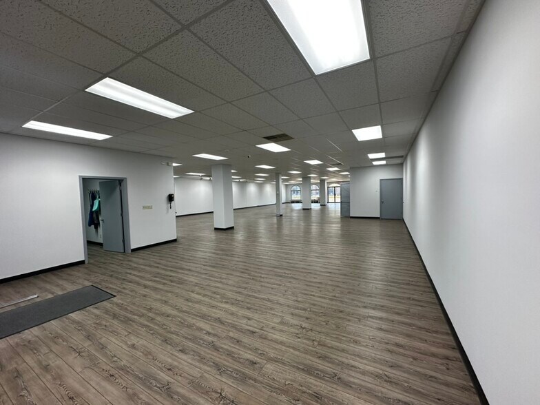 More Photos Of 2225 W Franklin St, Evansville Storefront For Sale