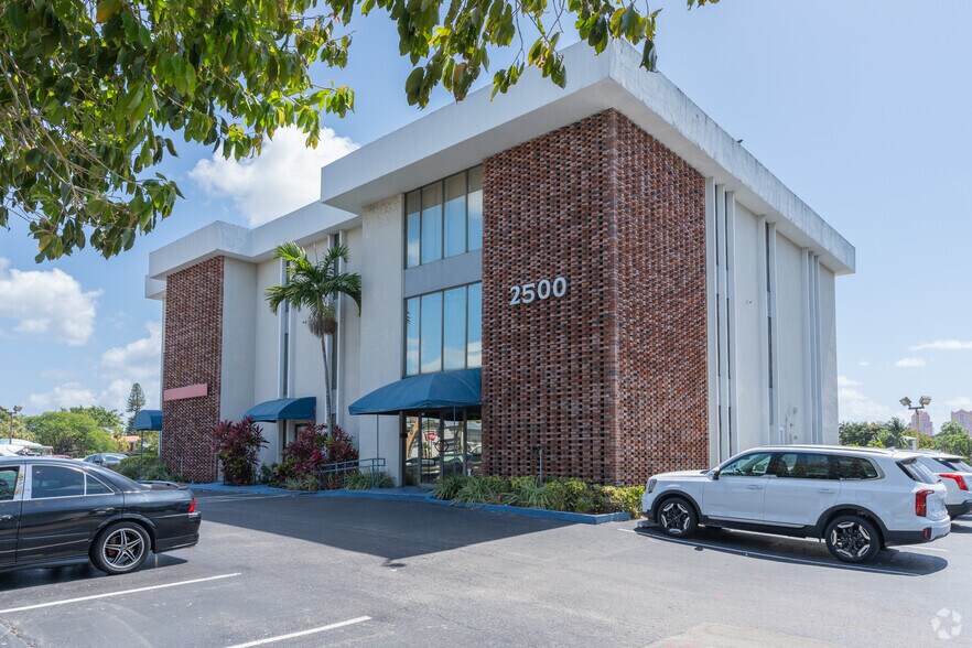 More Photos Of 2500 N Federal Hwy, Fort Lauderdale Office Residential For Lease