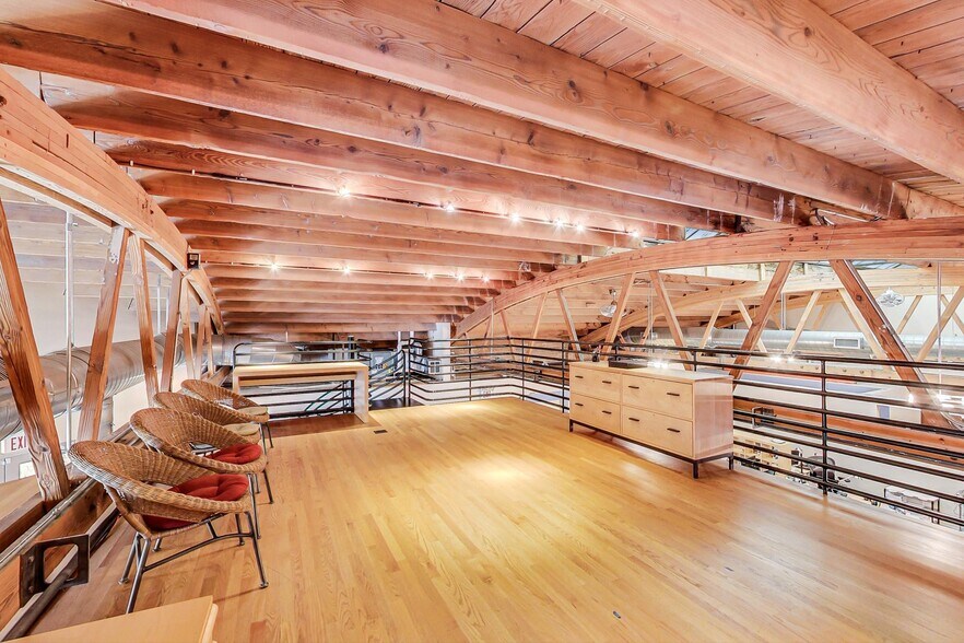More Photos Of 2822 Central St, Evanston Loft Creative Space For Sale