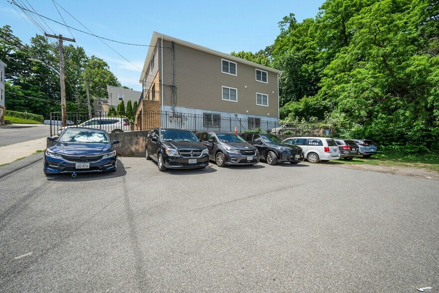 More Photos Of 5 Montague St, Yonkers Office For Lease