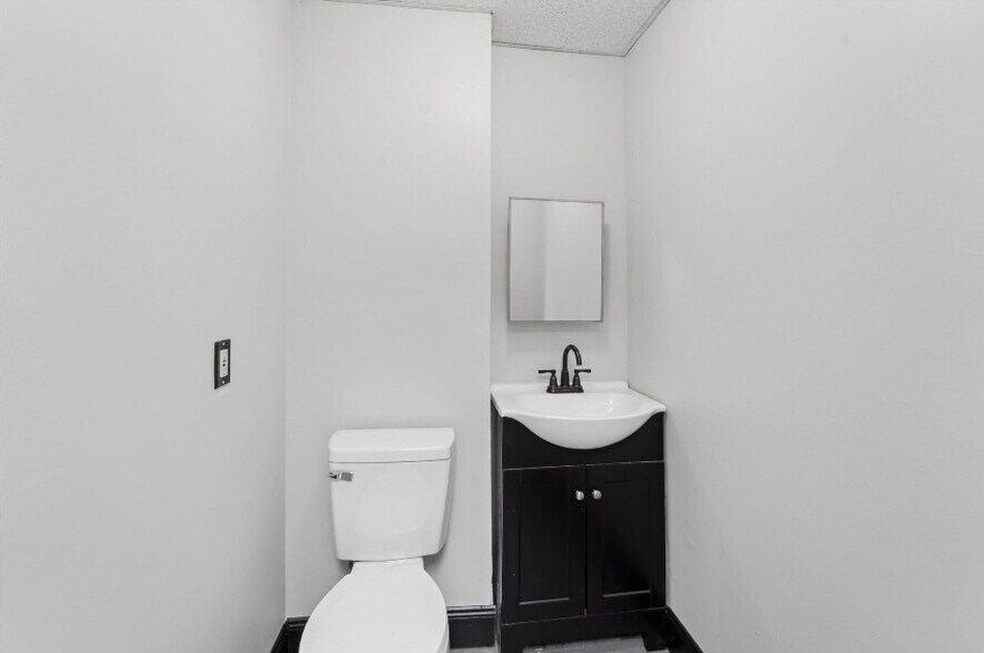 More Photos Of 1937 E Passyunk Ave, Philadelphia Storefront Retail Residential For Lease