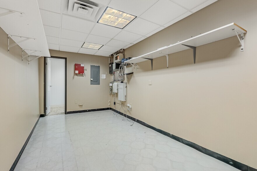More Photos Of 3 Tice Rd, Franklin Lakes Distribution For Lease