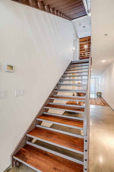 More Photos Of 2100 Abbot Kinney Blvd, Venice Office For Lease