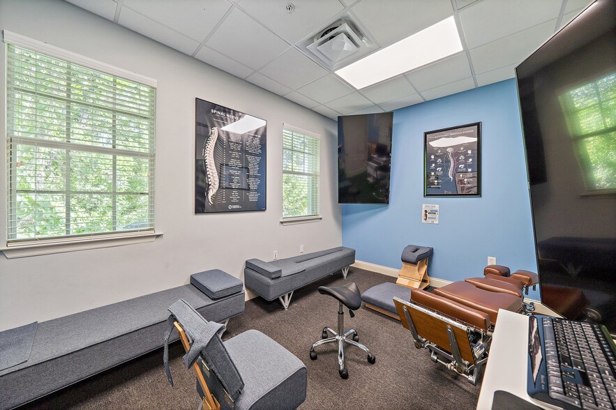More Photos Of 5652-5654 Marquesas Cir, Sarasota Office For Lease
