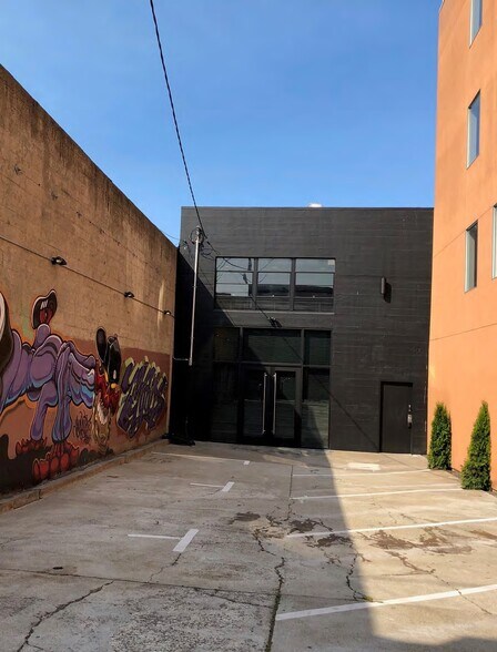 More Photos Of 586 6th St, San Francisco Flex For Lease