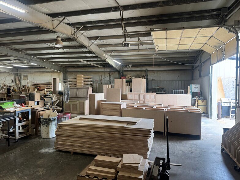 More Photos Of 204 S Hominy Ave, Skiatook Industrial For Sale
