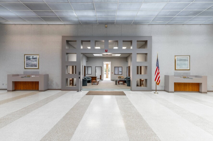More Photos Of 1012 Riverfront Pkwy, Chattanooga Office For Sale