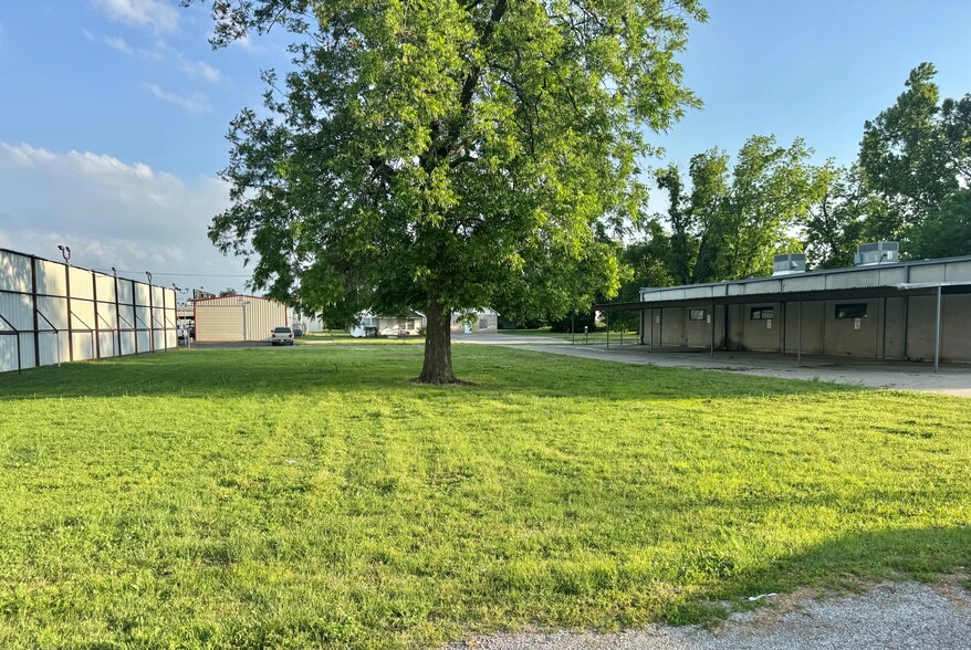 More Photos Of 420 W Dakota Ave, Chickasha Office For Sale