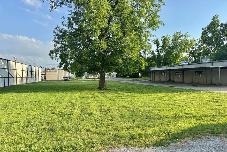 More Photos Of 420 W Dakota Ave, Chickasha Office For Sale