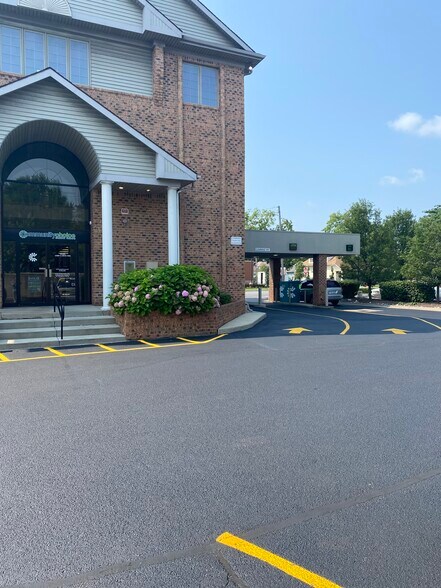 More Photos Of 16331-16345 E 9 Mile Rd, Eastpointe Office For Sale