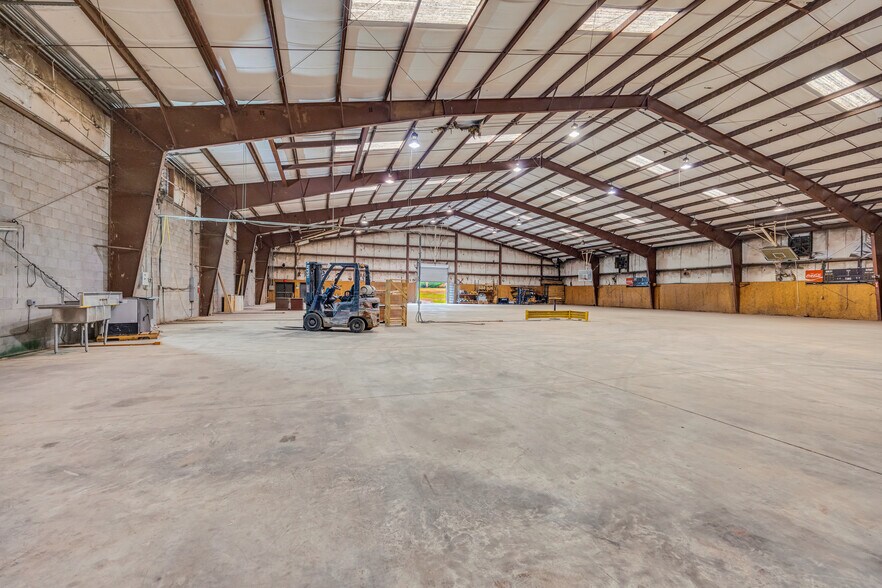 More Photos Of 252 Komplex Dr, Carnesville Warehouse For Sale