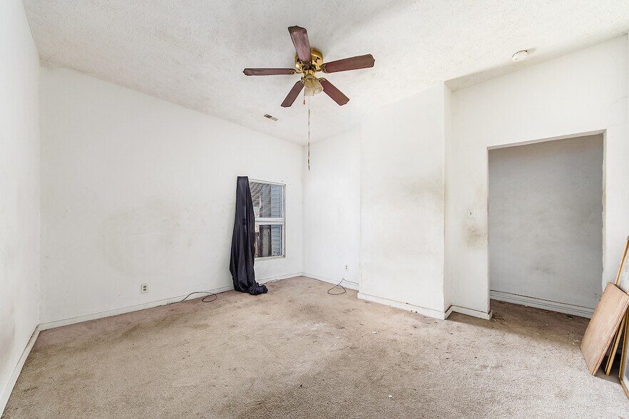 More Photos Of 1068-1072 E Livingston Ave, Columbus Storefront Retail Residential For Sale