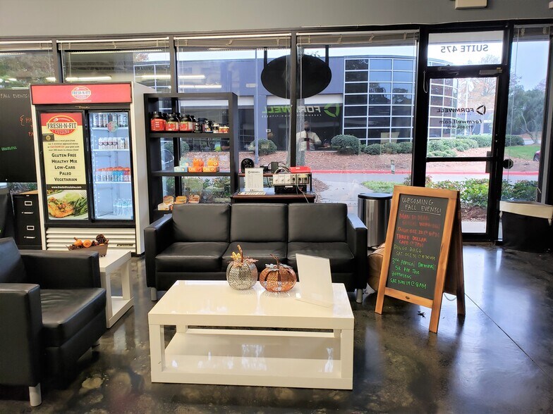 More Photos Of 7840 Roswell Rd, Sandy Springs Office For Sale