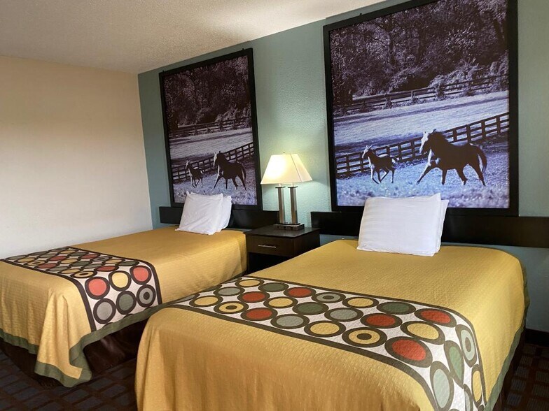 More Photos Of 5001 Hinkleville Rd, Paducah Hotel For Sale