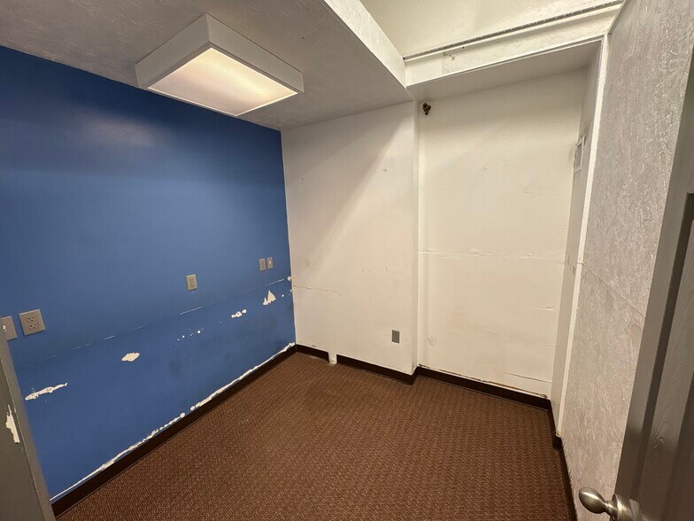 More Photos Of 703 Widewater Dr, Lafayette Warehouse For Lease