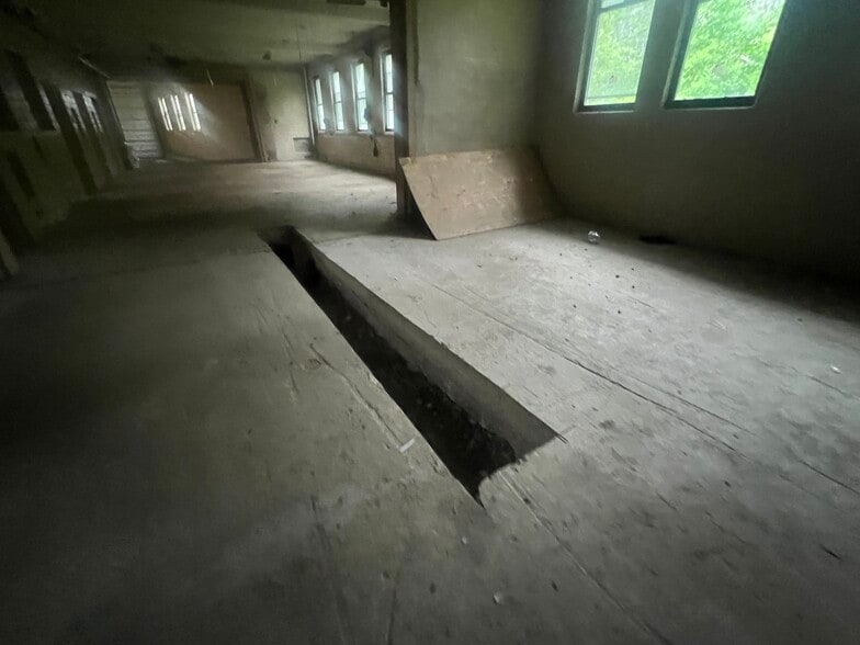 More Photos Of 2763 Highway 6, Slate Hill Warehouse For Sale