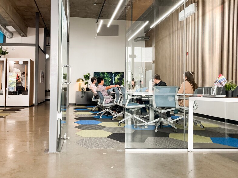 More Photos Of 500 Locust St, Des Moines Parking Garage For Lease