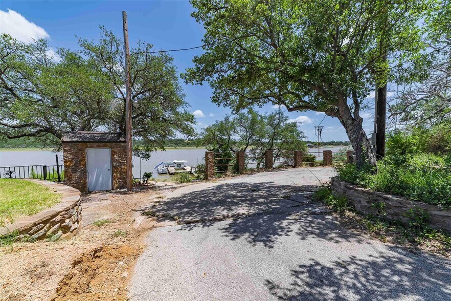 More Photos Of 325 Eagle Rest Ln, Burnet Marina For Sale