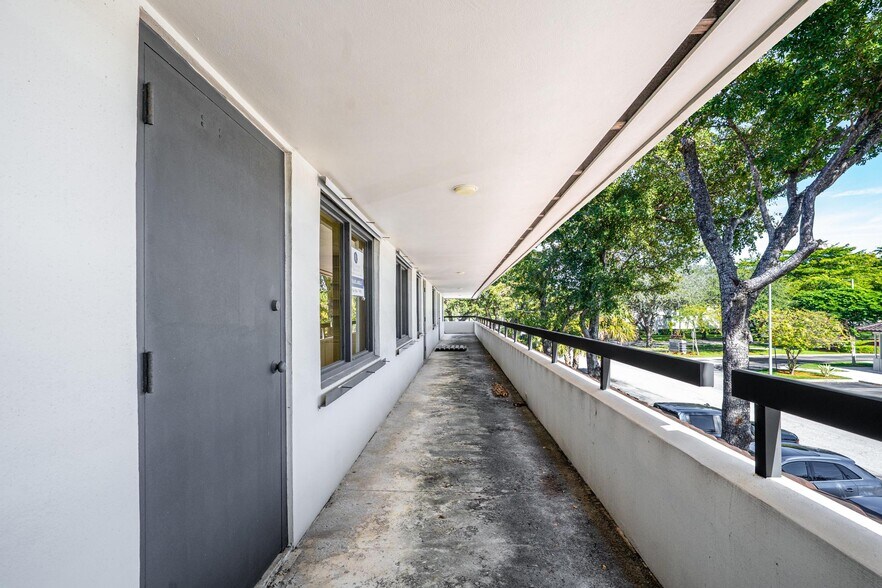 More Photos Of 7480 Fairway Dr, Miami Lakes Medical For Lease