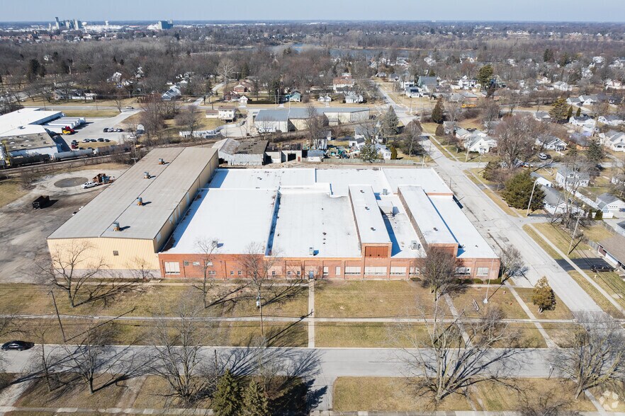 More Photos Of 525 W Sixth St, Perrysburg Manufacturing For Lease