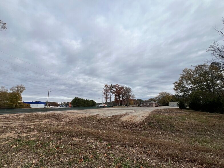 More Photos Of 526-530 Lyle Cir, Lawrenceville Light Manufacturing For Sale