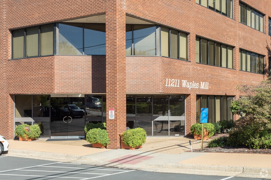 More Photos Of 11211 Waples Mill Rd, Fairfax Medical For Lease