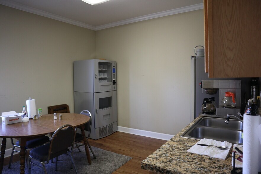 More Photos Of 1974 Commonwealth Ln, Tallahassee Office Residential For Sale