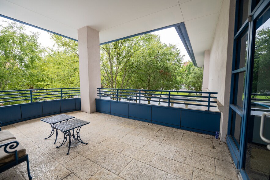 More Photos Of 2020 W University Ave, Gainesville Office For Lease