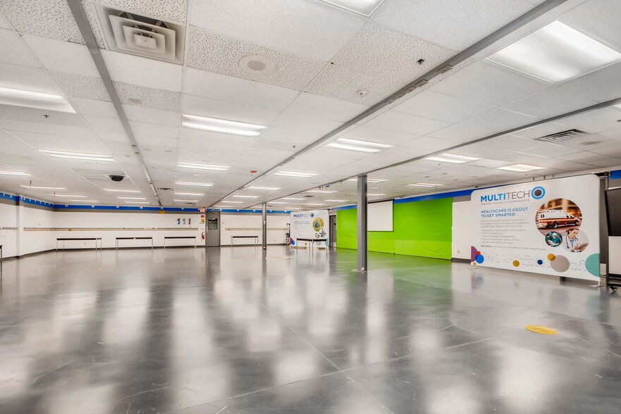 More Photos Of 2205 Woodale Dr, Mounds View Manufacturing For Sale