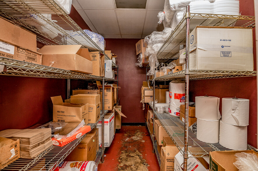 More Photos Of 3301 Cypress Creek Pky, Houston Restaurant For Sale