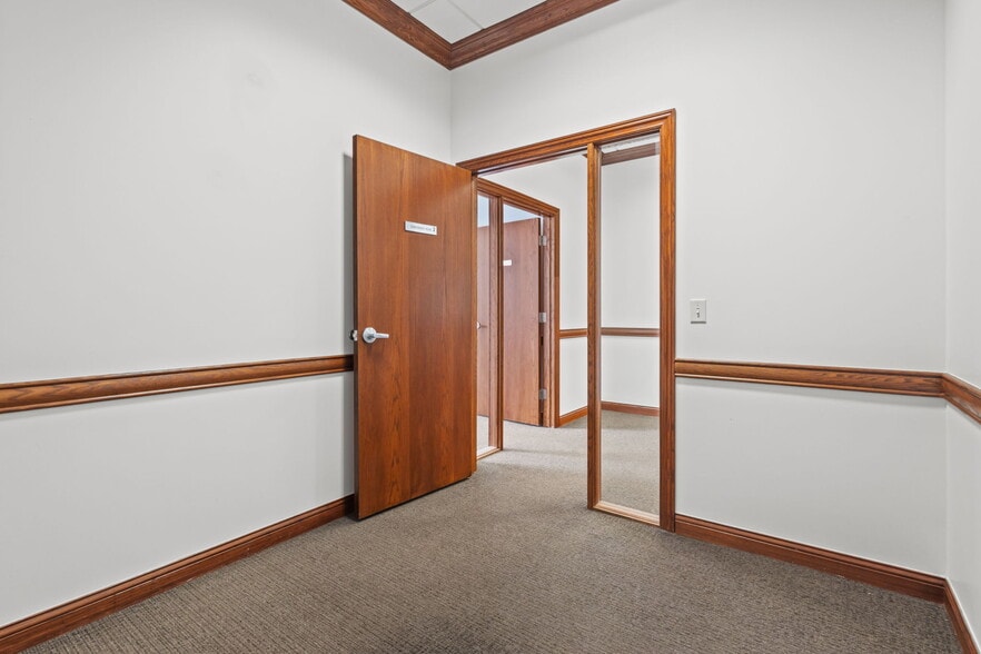 More Photos Of 9645 Lincoln-Way Ln, Frankfort Unknown For Lease